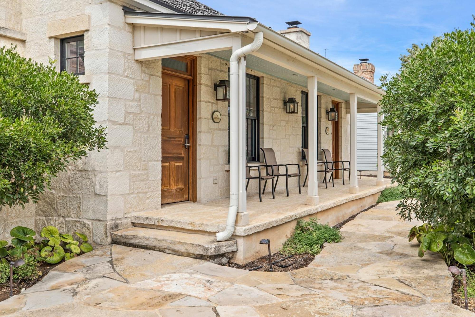 Blacksmith Quarters Fredericksburg Exterior photo