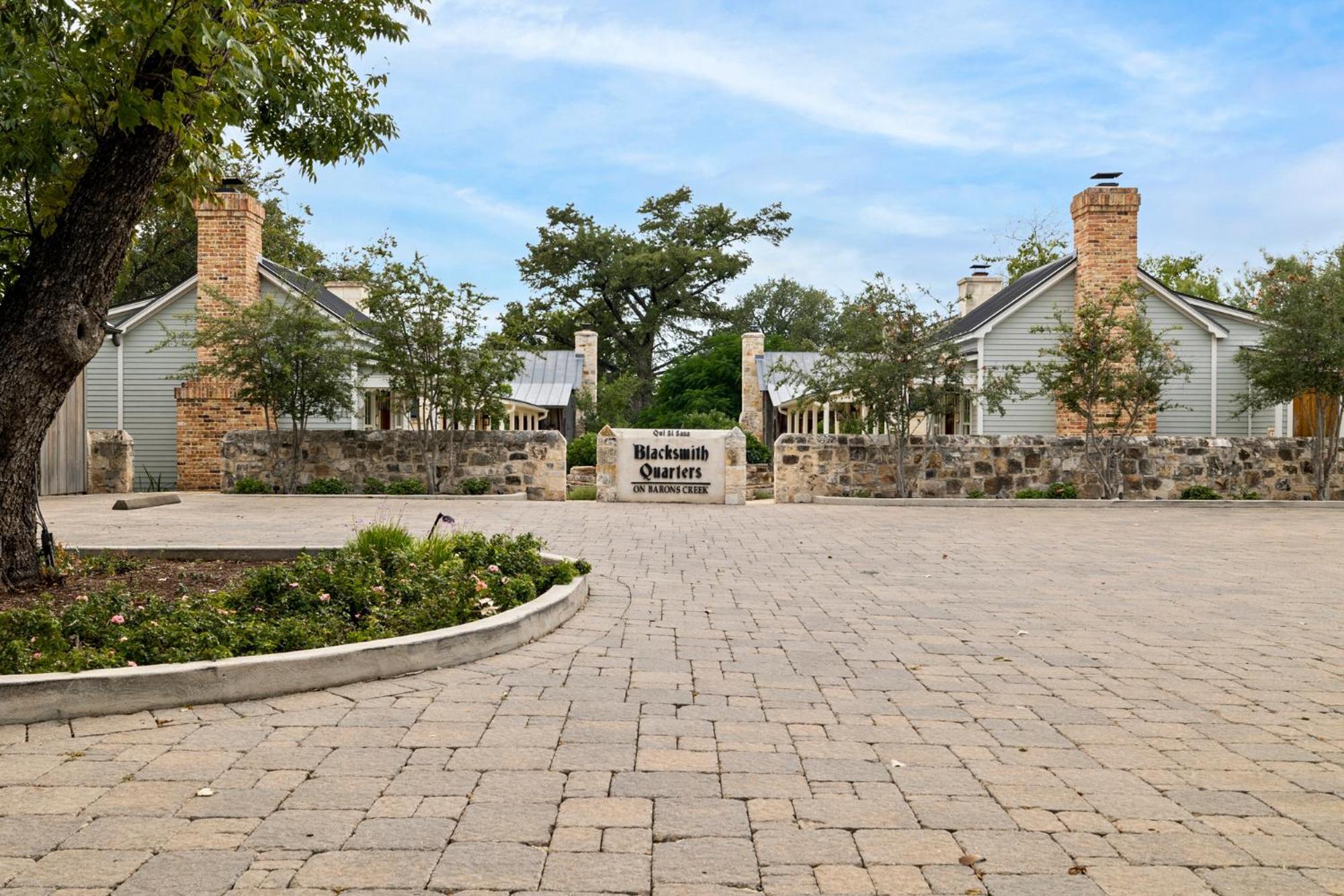 Blacksmith Quarters Fredericksburg Exterior photo